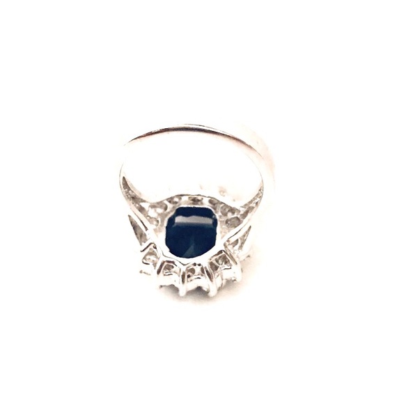 Gorgeous Sapphire Halo Costume Jewelry Ring NWOT - Picture 4 of 8